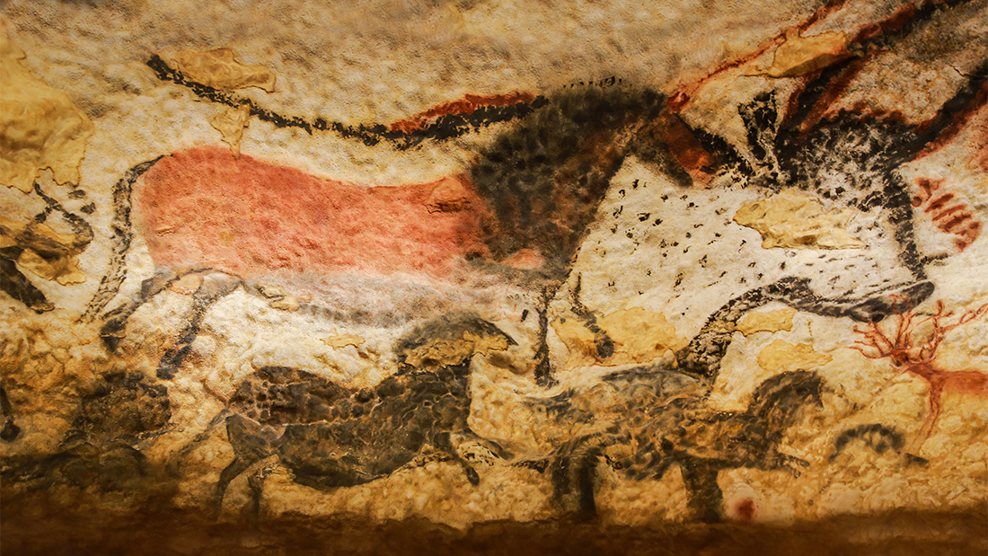 Image of bison and horses at Lascaux.